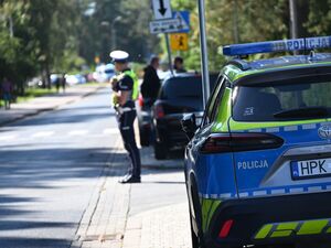 Policjanci podczas zabezpieczenia