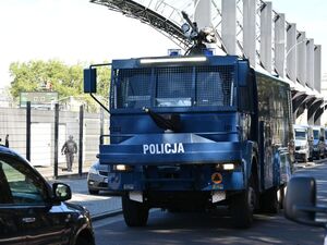 Policjanci podczas zabezpieczenia