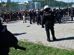 Policjanci podczas zabezpieczenia