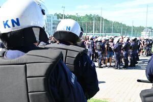 Policjanci podczas zabezpieczenia