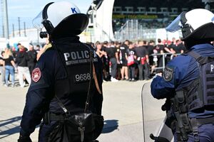 Policjanci podczas zabezpieczenia