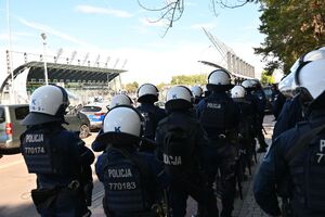 Policjanci podczas zabezpieczenia
