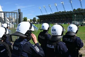 Policjanci podczas zabezpieczenia