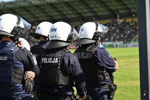 Policjanci podczas zabezpieczenia