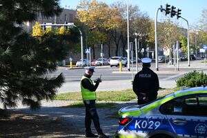 Policjanci podczas działań z dronem