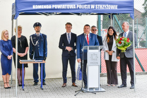 Władze samorządowe składający życzenia z okazji obchodów Świeta Policji wszystkim funkcjonariuszom.