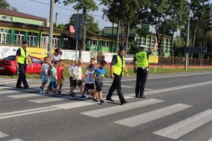 "Bezpieczna droga do szkoły" - działania policjantów przy udziale radia "Leliwa"