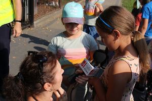 "Bezpieczna droga do szkoły" - działania policjantów przy udziale radia "Leliwa"