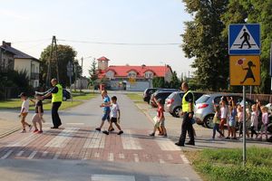 "Bezpieczna droga do szkoły" - działania policjantów przy udziale radia "Leliwa"