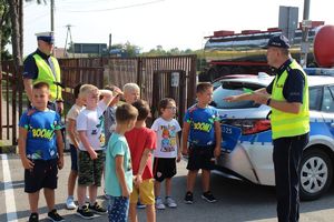 "Bezpieczna droga do szkoły" - działania policjantów przy udziale radia "Leliwa"