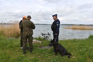 Ćwiczenia służb ratowniczych nad Jeziorem Tarnobrzeskim