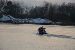 Policjanci podczas ćwiczeń obronnych Przybyłów 24