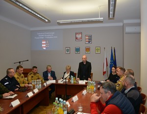 Policjanci podczas ćwiczeń obronnych Przybyłów 24