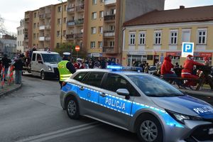 Parada Mikołajów z udziałem policjantów