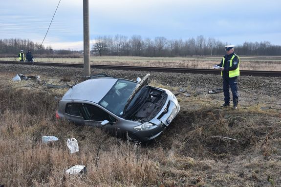 Zderzenie osobowej toyoty z pociągiem relacji Przemyśl Główny- Warszawa Wschodnia.
Zalesie Gorzyckie powiat tarnobrzeski.