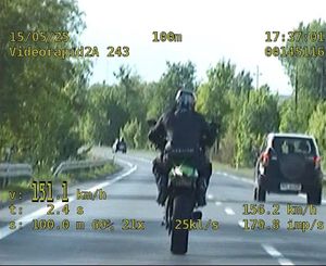 Motocyklista miał na liczniku 151 km/h i wykonywał niebezpieczne manewry