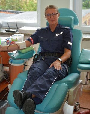 W tym roku polscy policjanci obchodzą jubileusz 100-lecia Kobiet w Policji. Dla podkreślenia wkładu i zaangażowania kobiet w służbę, tarnobrzescy policjanci włączyli się w wyjątkową akcję honorowego oddawania krwi. Celem akcji było promowanie idei honorowego oddawania krwi.