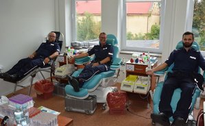 W tym roku polscy policjanci obchodzą jubileusz 100-lecia Kobiet w Policji. Dla podkreślenia wkładu i zaangażowania kobiet w służbę, tarnobrzescy policjanci włączyli się w wyjątkową akcję honorowego oddawania krwi. Celem akcji było promowanie idei honorowego oddawania krwi.