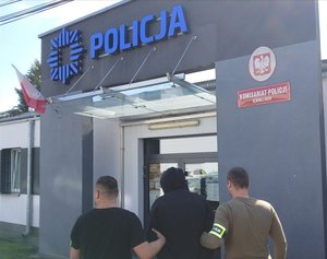 Tymczasowym aresztem na okres 3 miesięcy, objęty został 27- letni mieszkaniec Nowej Dęby. Sprawca zażądał  od właściciela   od właściciela 2 tysięcy złotych grożąc mu  pozbawieniem życia. Mężczyzna został ujęty chwilę później na jednej z ulic miasta. Już usłyszał zarzuty.