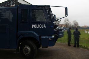 Policjanci zabezpieczali mecz piłki nożnej Stal Gorzyce – Czarni Jasło