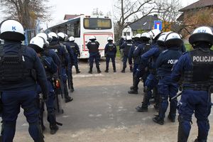 Policjanci zabezpieczali mecz piłki nożnej Stal Gorzyce – Czarni Jasło