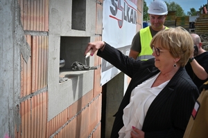 Policjanci podczas inauguracji kampanii „Kręci mnie bezpieczeństwo w lecie” nad Jeziorem Tarnobrzeskim