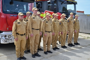 Policjanci podczas inauguracji kampanii „Kręci mnie bezpieczeństwo w lecie” nad Jeziorem Tarnobrzeskim