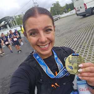 młodsza aspirant Dominika Szakafarak w trakcie biegu