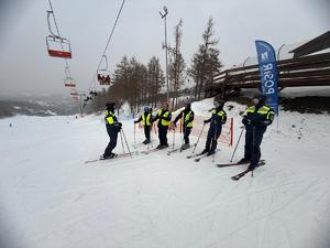 policjanci na stoku