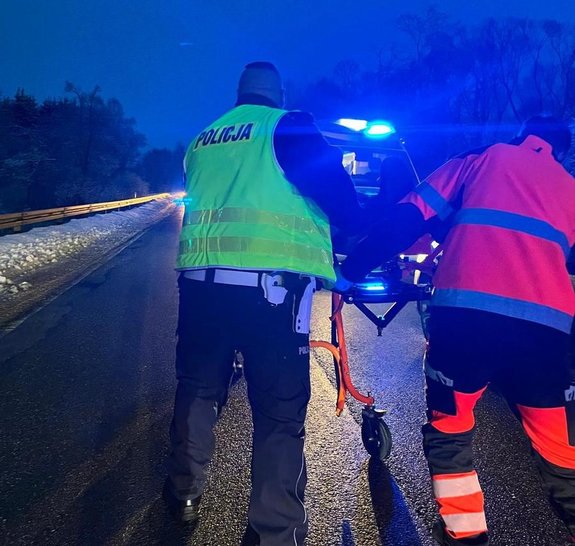 policjanci, ambulans