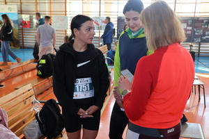 policjantka przed biegiem